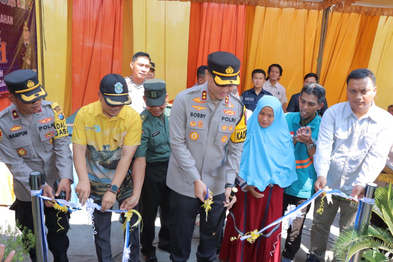 Peresmian Dan Penyerahan Bantuan Bedah Rumah Oleh Kapolres Lamongan