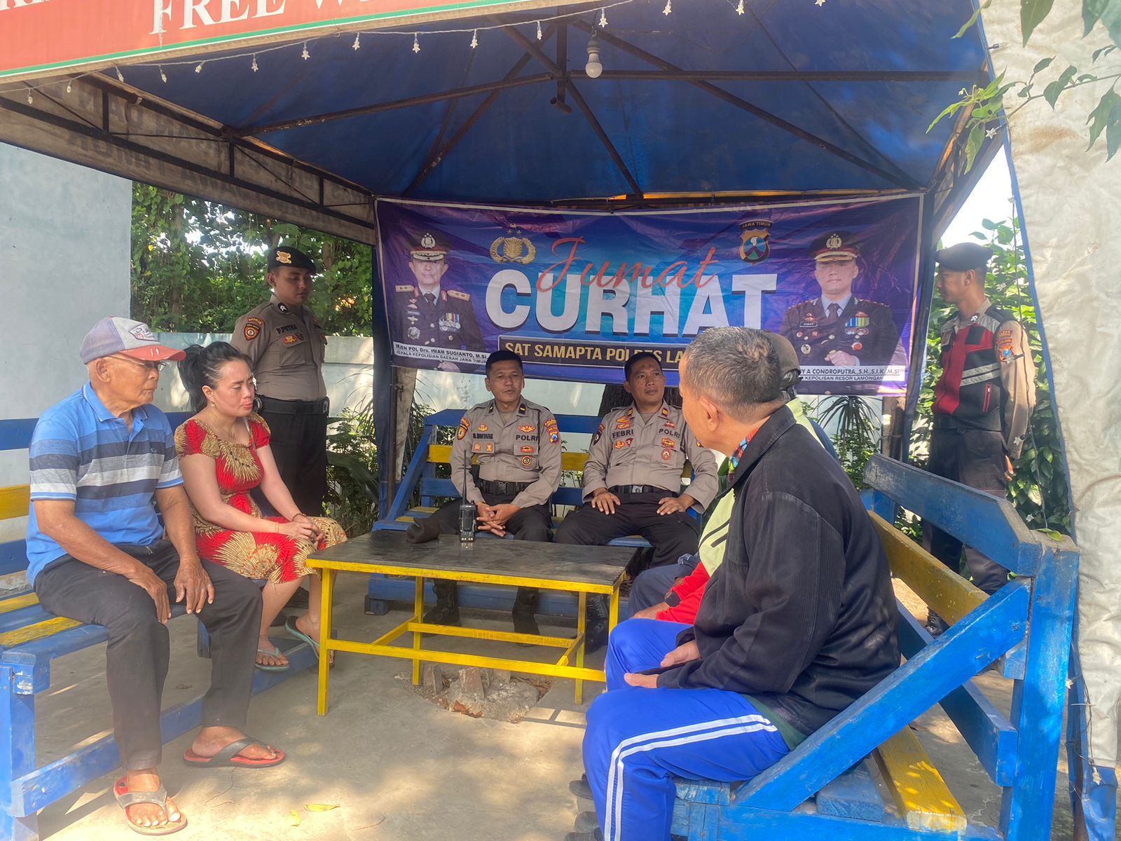 Sat Samapta Polres Lamongan Gelar Jumat Curhat Dengarkan Keluhan Warga Masyarakat Sekitar Terminal