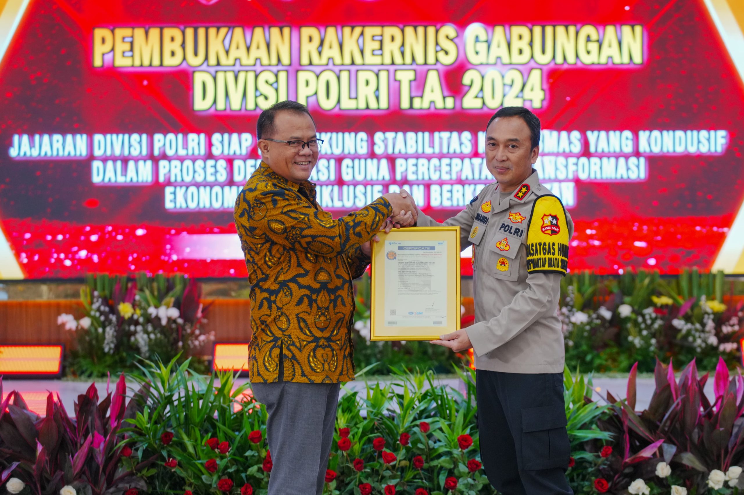 Kapolri Apresiasi Divhumas Atas Sertifikasi ISO 9001: 2015