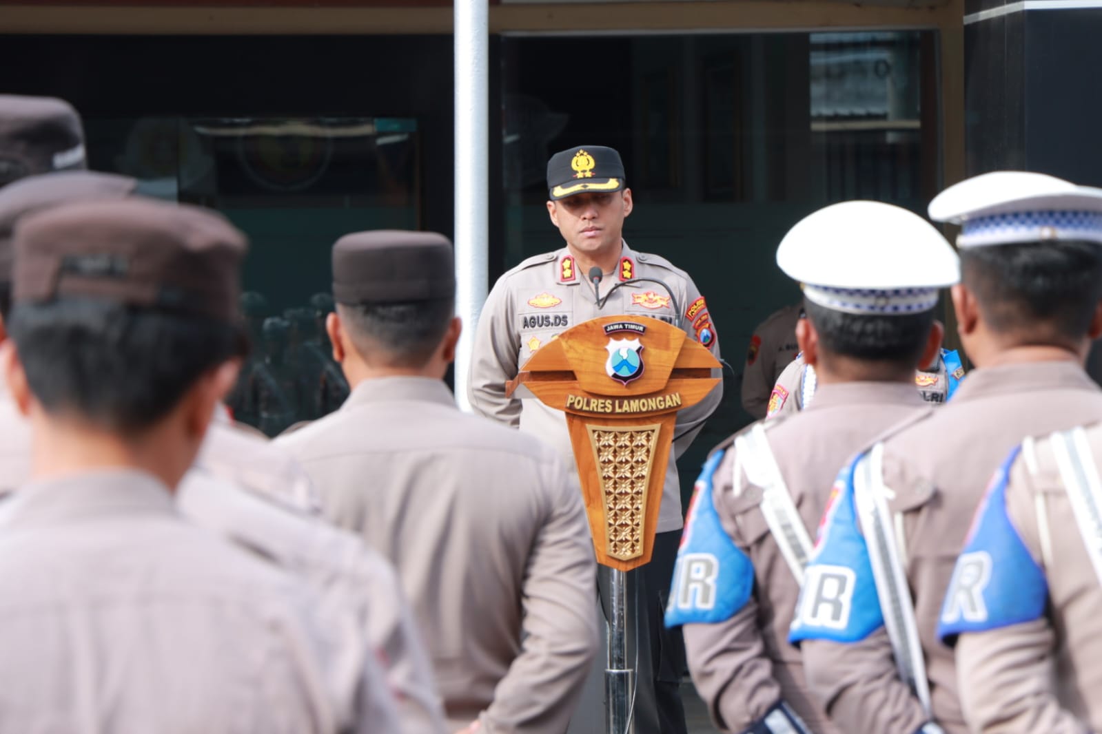 Kapolres Lamongan Pimpin Apel Pagi, Tekankan Tanggung Jawab dan Kekompakan Anggota