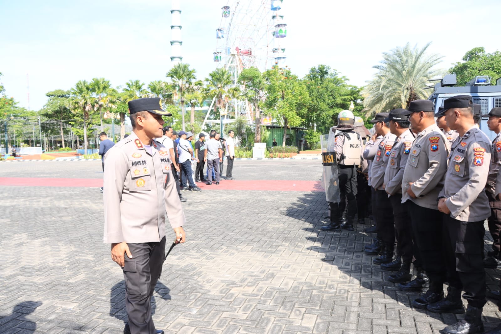 Polres Lamongan Gelar Simulasi Pengendalian Massa Jelang May Day, Kapolres Pimpin Langsung di Lapangan