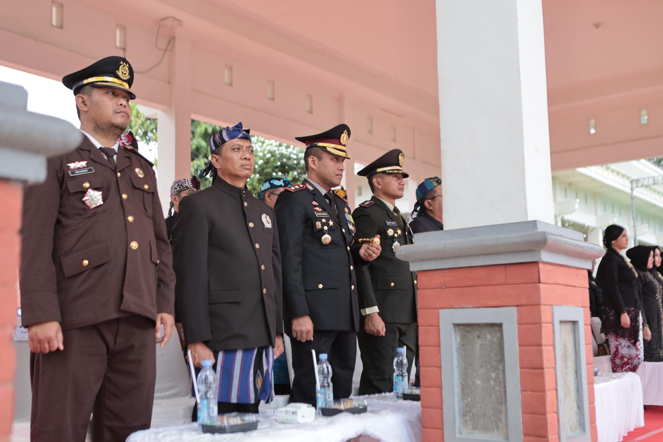 Kapolres Lamongan Hadiri Upacara Peringatan Hari Pendidikan Nasional, Dukung Pendidikan Bermutu untuk Semua