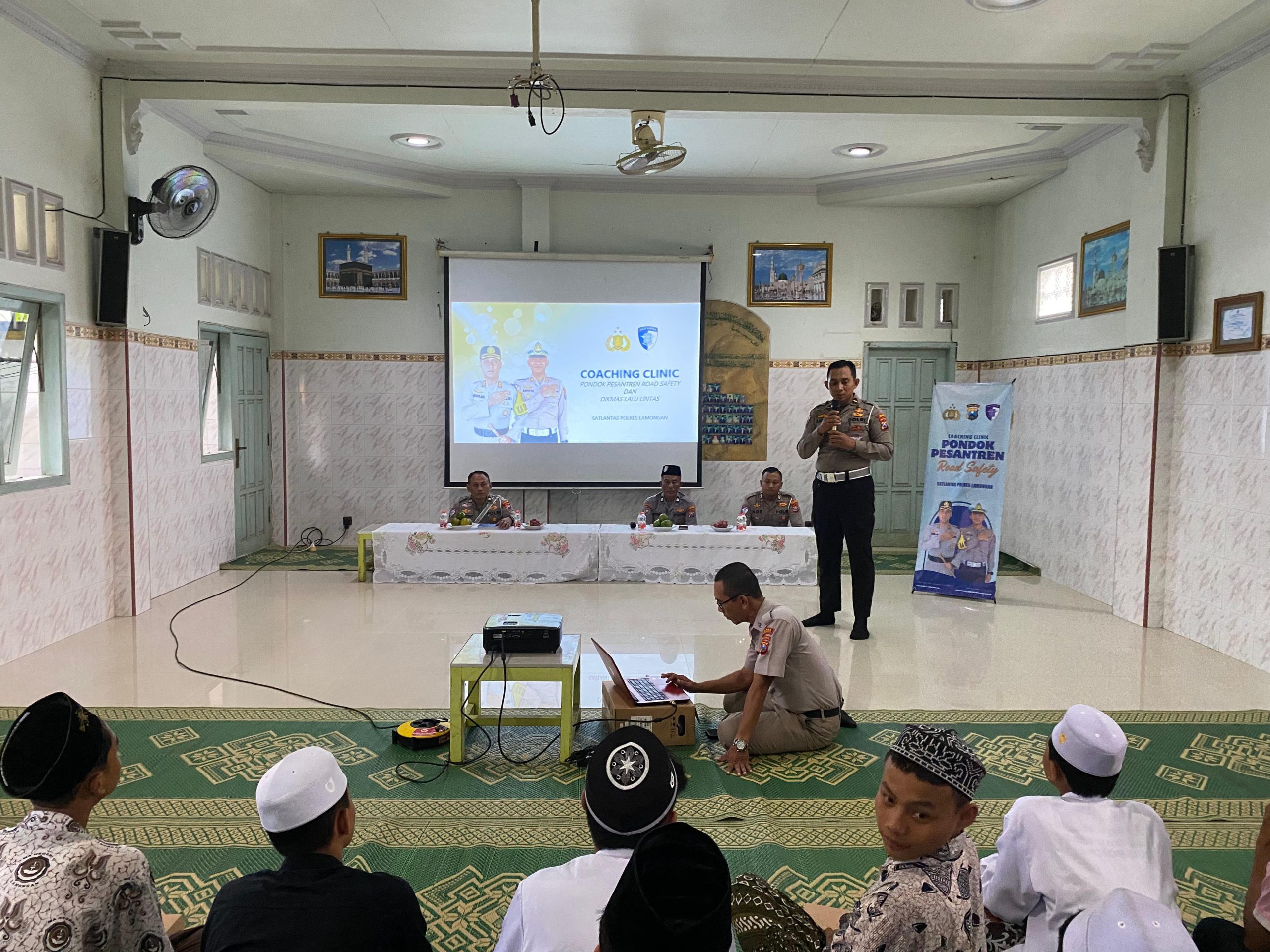 Sat Lantas Polres Lamongan Gelar Coaching Clinic Road Safety di Ponpes Darul Mustaghitsin