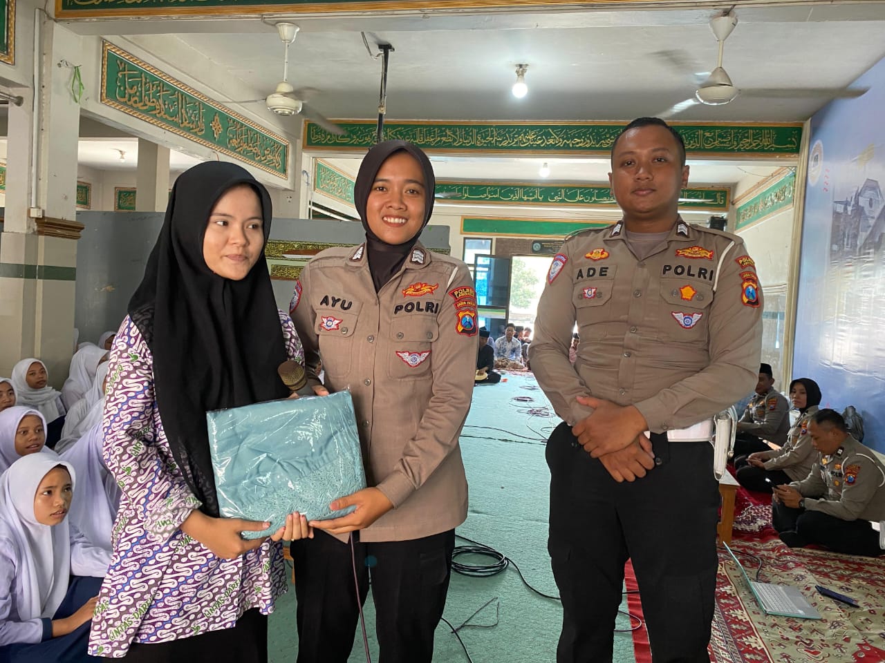 Satlantas Polres Lamongan Gelar Coaching Clinic Pondok Pesantren Road Safety di Pondok Pesantren Darul Fiqih