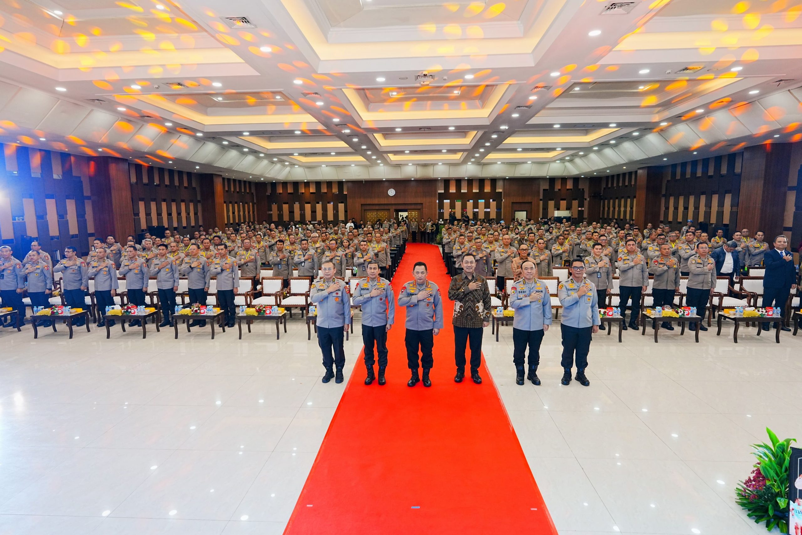 Tutup Rakernis SSDM dan Slog, Kapolri Komitmen Dukung Program Pemerintah