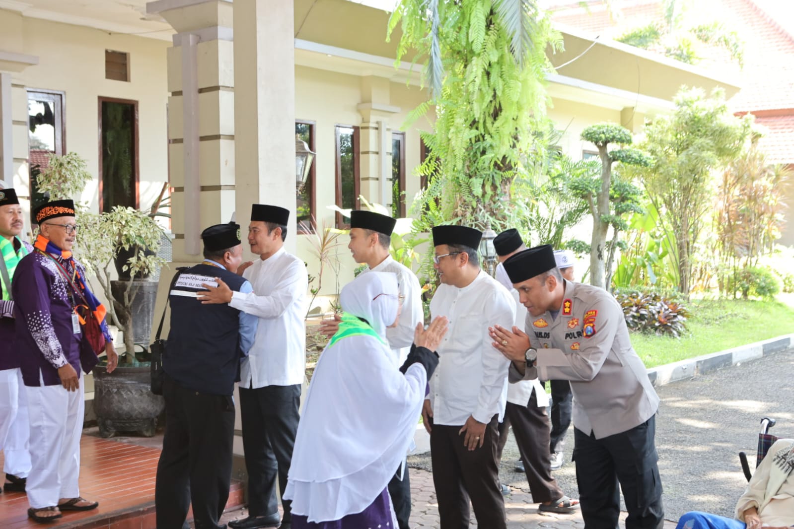 Kapolres Lamongan Hadiri Kegiatan Pemberangkatan Jamaah Haji Kabupaten Lamongan Tahun 2025