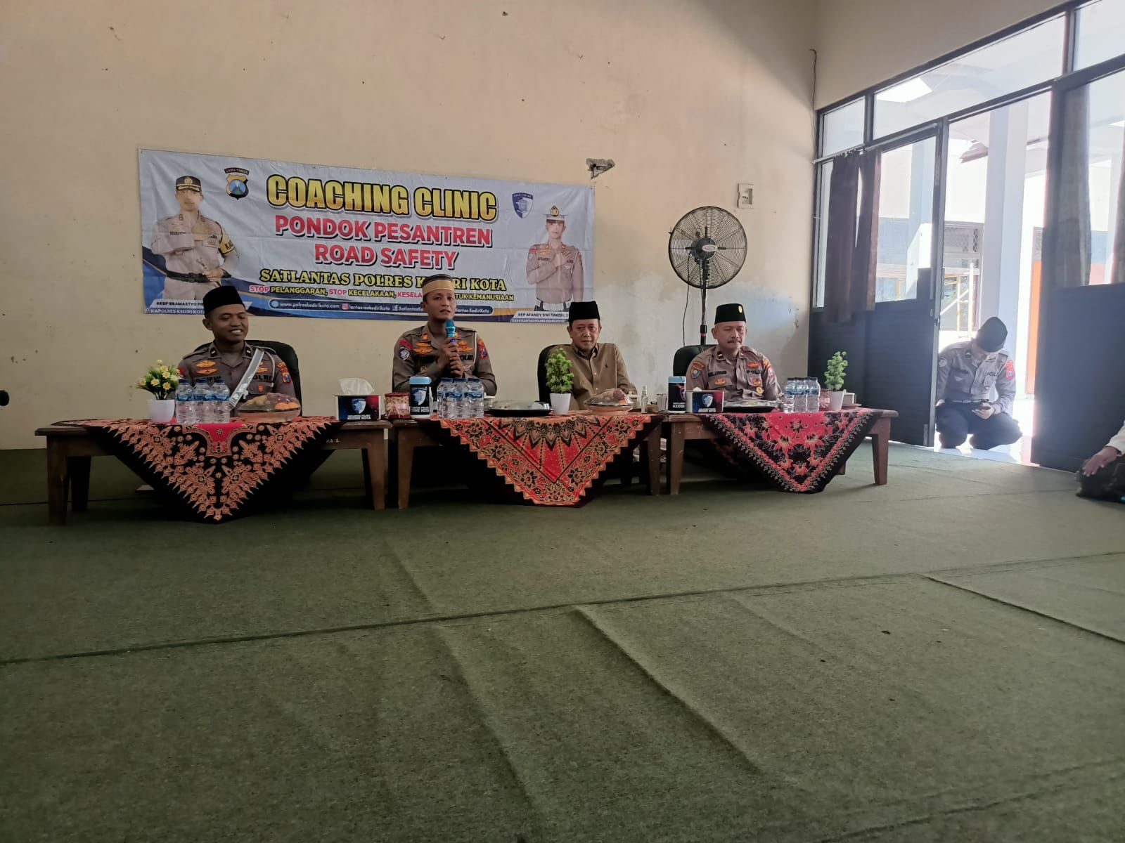 Sambut Hari Bhayangkara ke – 79, Polres Kediri Kota Gelar Coaching Clinic di Ponpes
