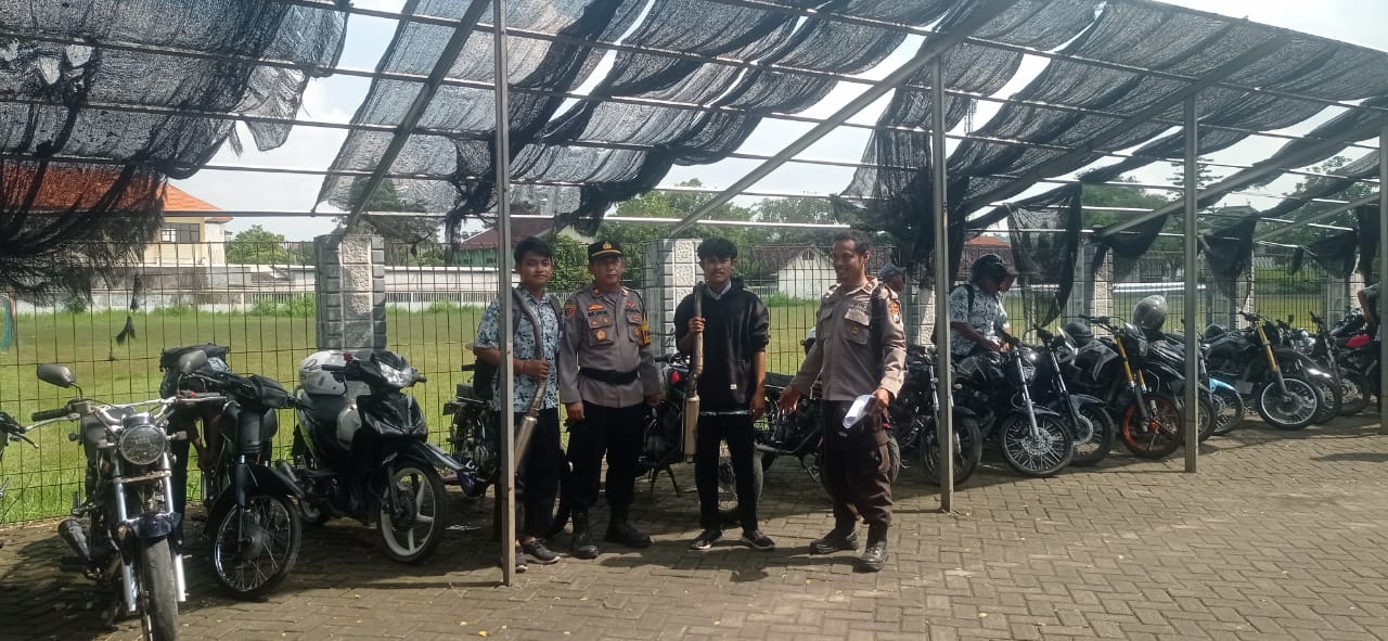 Kapolsek Sambeng Gelar Razia Penertiban Kendaraan Bermotor di Sekolah, 24 Motor Diamankan