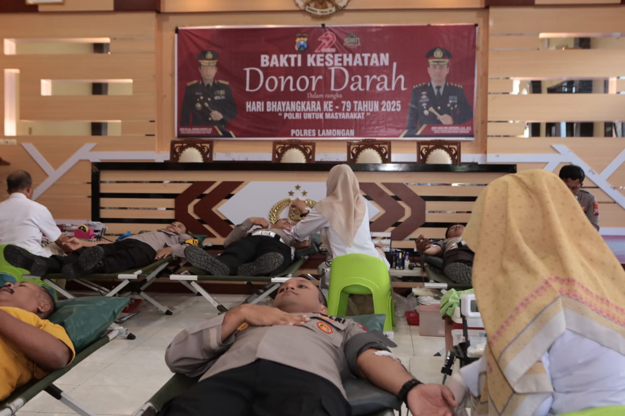 Polres Lamongan Gelar Bakti Kesehatan Donor Darah Peringati Hari Bhayangkara Ke-79