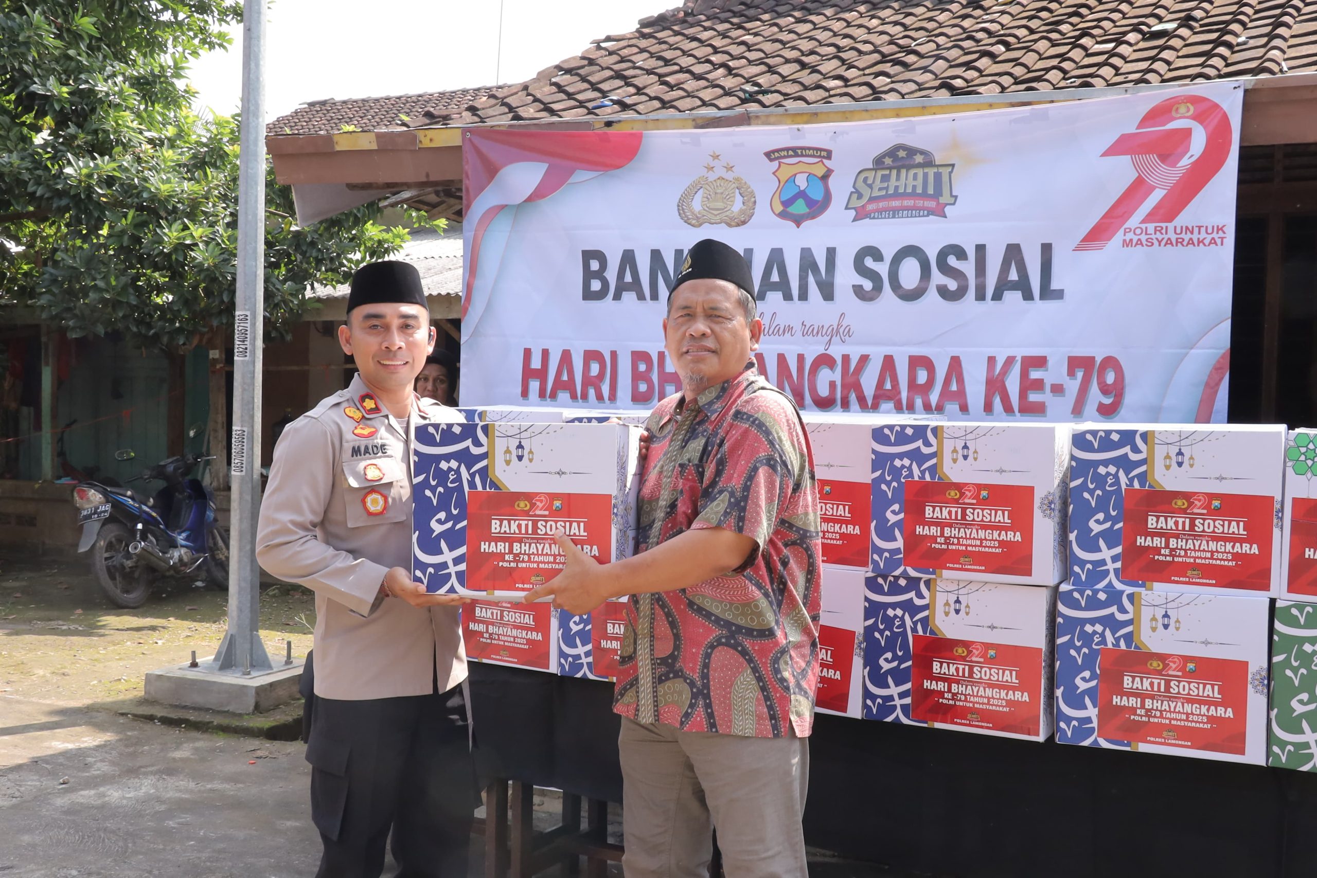 Polres Lamongan Salurkan Bantuan Sosial ke Yayasan Lingkar Perdamaian dalam Rangka Hari Bhayangkara ke-79