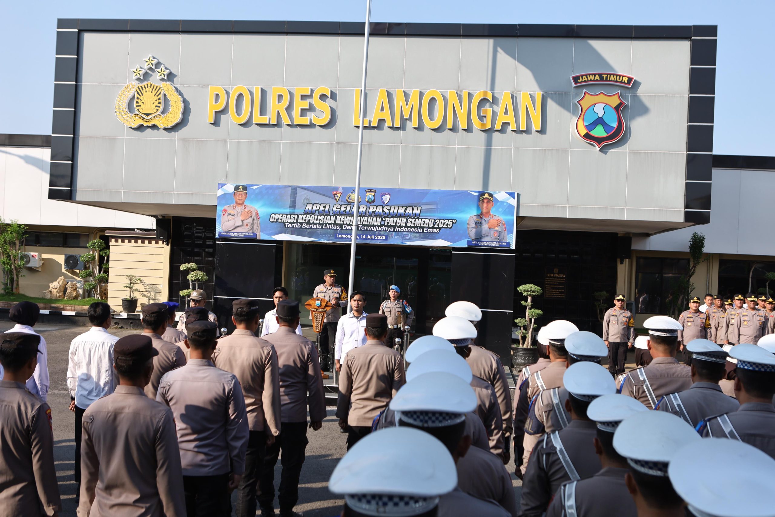 Apel Pagi Jam Pimpinan Polres Lamongan, Kapolres Tekankan Pentingnya Keikhlasan dan Kesiapan dalam Hadapi Tugas