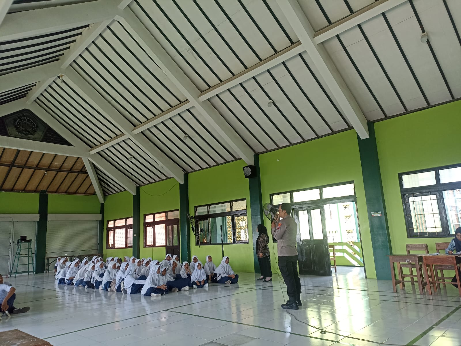 Penyuluhan Bahaya Narkoba Di MTS Maslakul Huda, Kanit Binmas Polsek Paciran Tekankan Peran Pelajar Sebagai Pelopor Anti Napza