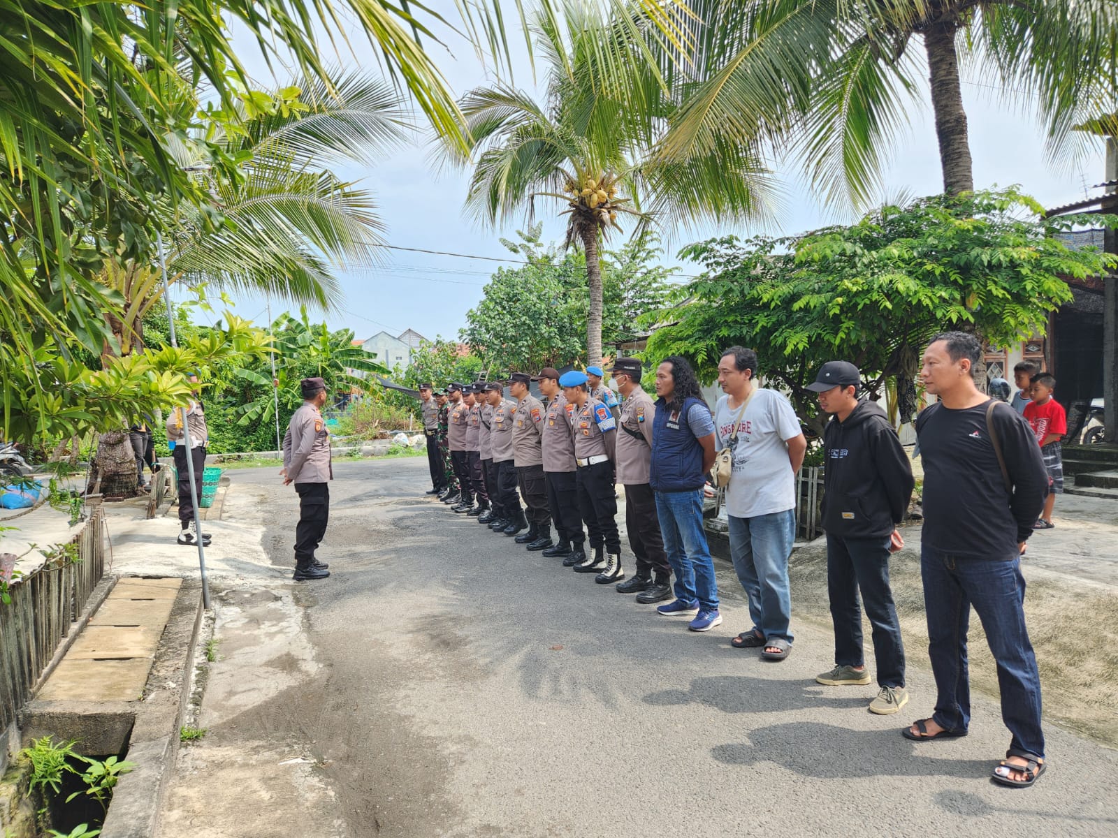 Polres Lamongan Laksanakan Pengamanan Halal Bihalal Salah Satu Perguruan Silat di Lamongan