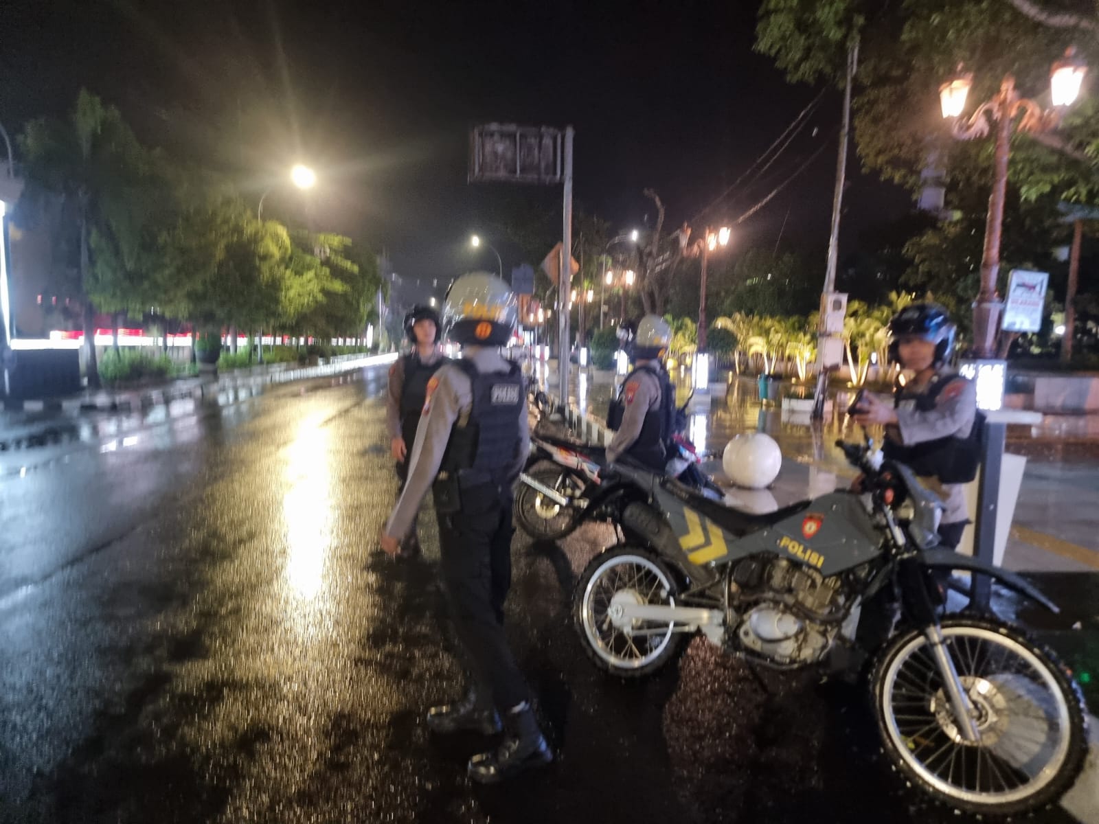 Satgas Preventif Ops Ketupat Semeru 2024 Polres Lamongan Patroli di Pusat Kota Cegah Kriminalitas