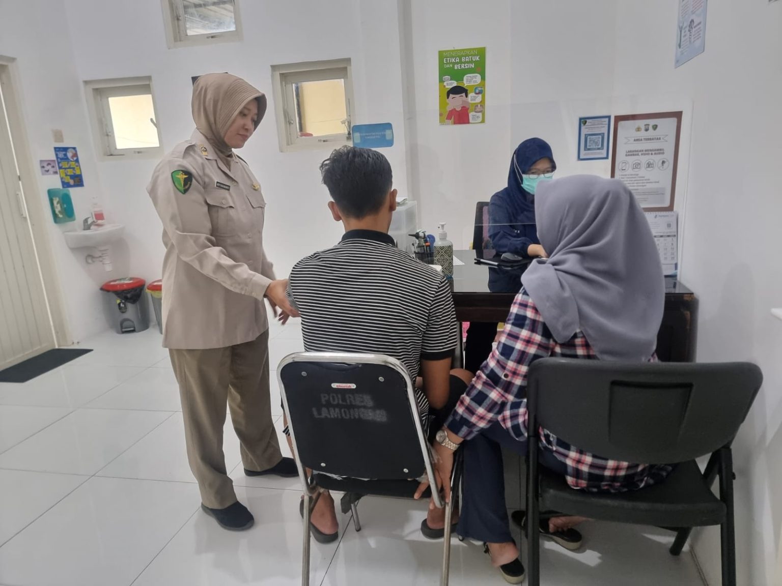 Sie Dokkes Polres Lamongan Berikan Pelayanan Prima bagi Anggota dan Masyarakat yang Berobat