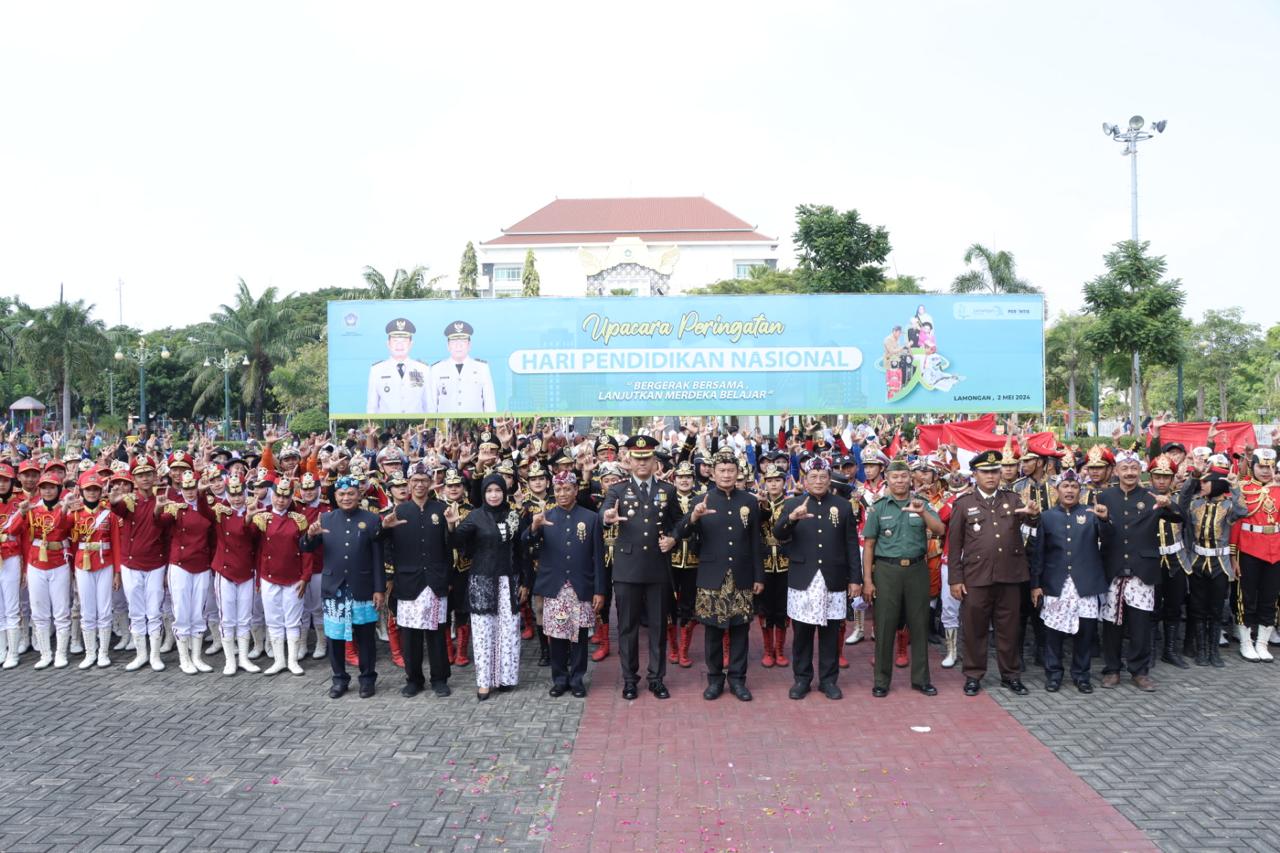Kapolres Lamongan Hadiri Upacara Peringatan Hari Pendidikan Nasional di Alun-Alun