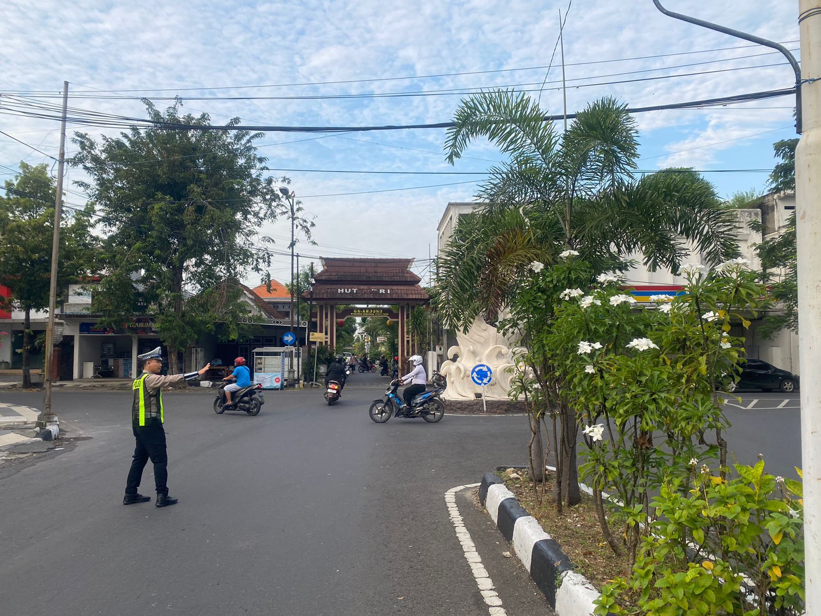 Awali Pelaksanaan Tugas Rutin, Anggota Polres Lamongan Laksanakan Kegiatan Commander Wish