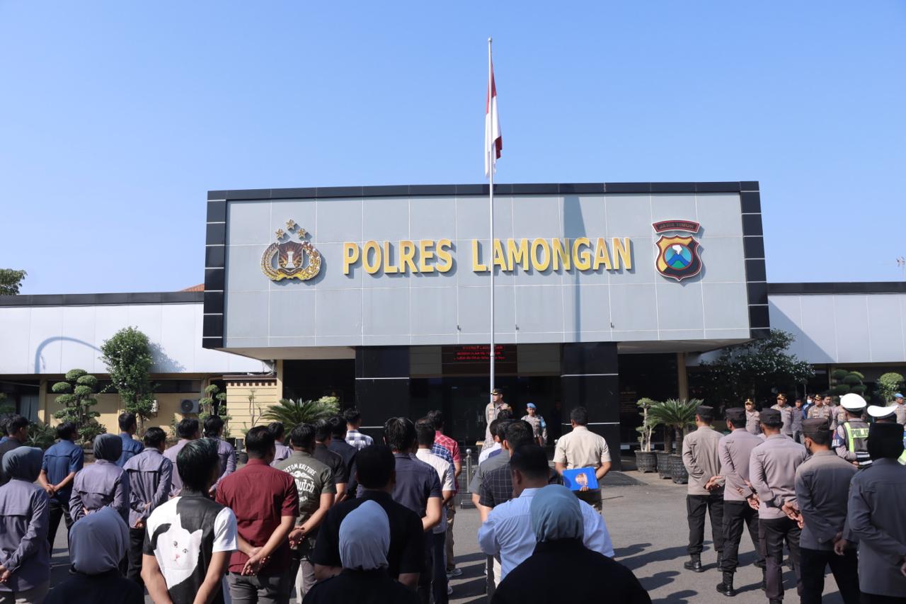 Kapolres Lamongan Beri Arahan Saat Apel Pagi Kepada Anggota