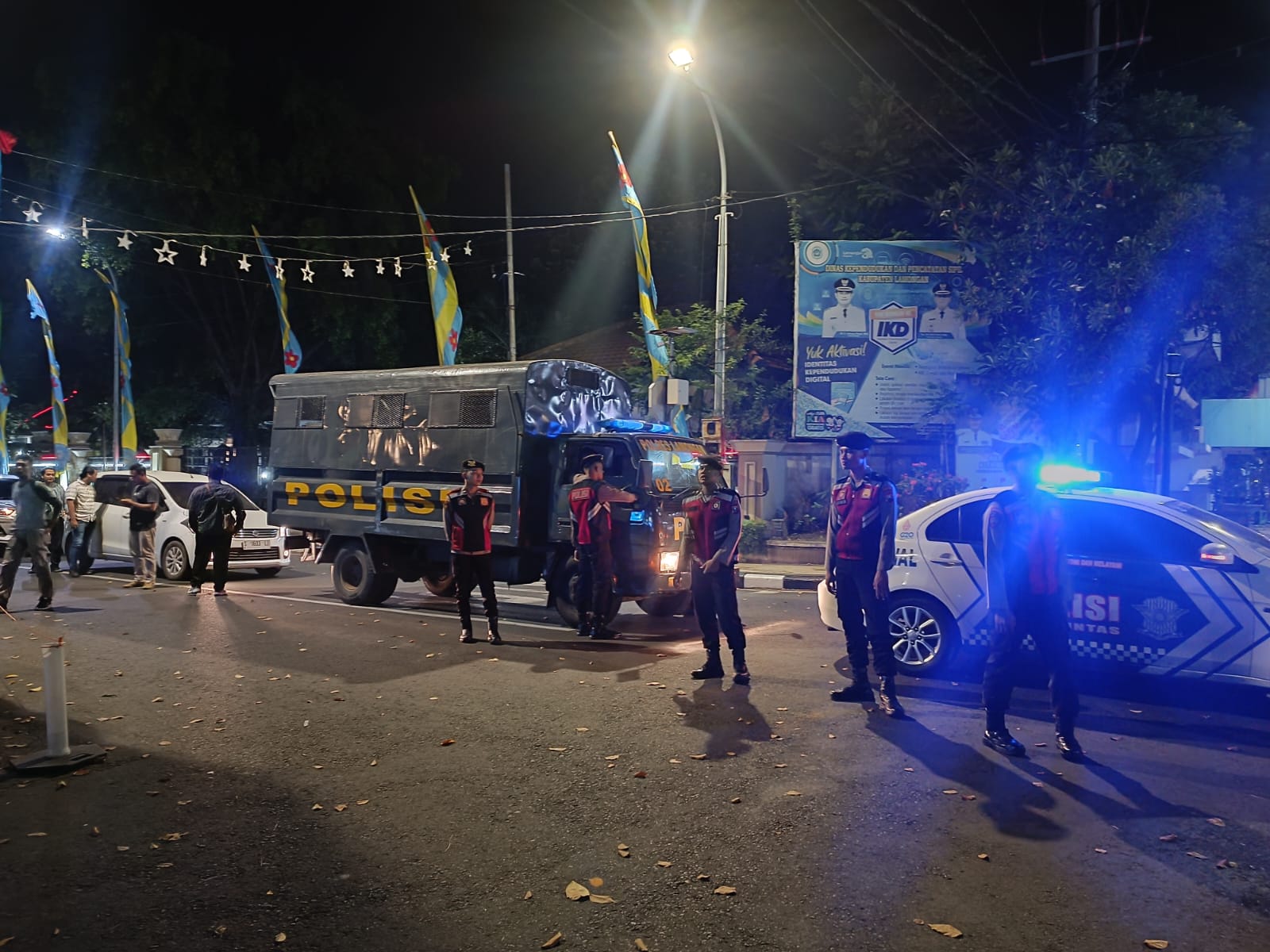 Cegah Tindak Kriminalitas, Personel Polres Lamongan Laksanakan Patroli Blue Light