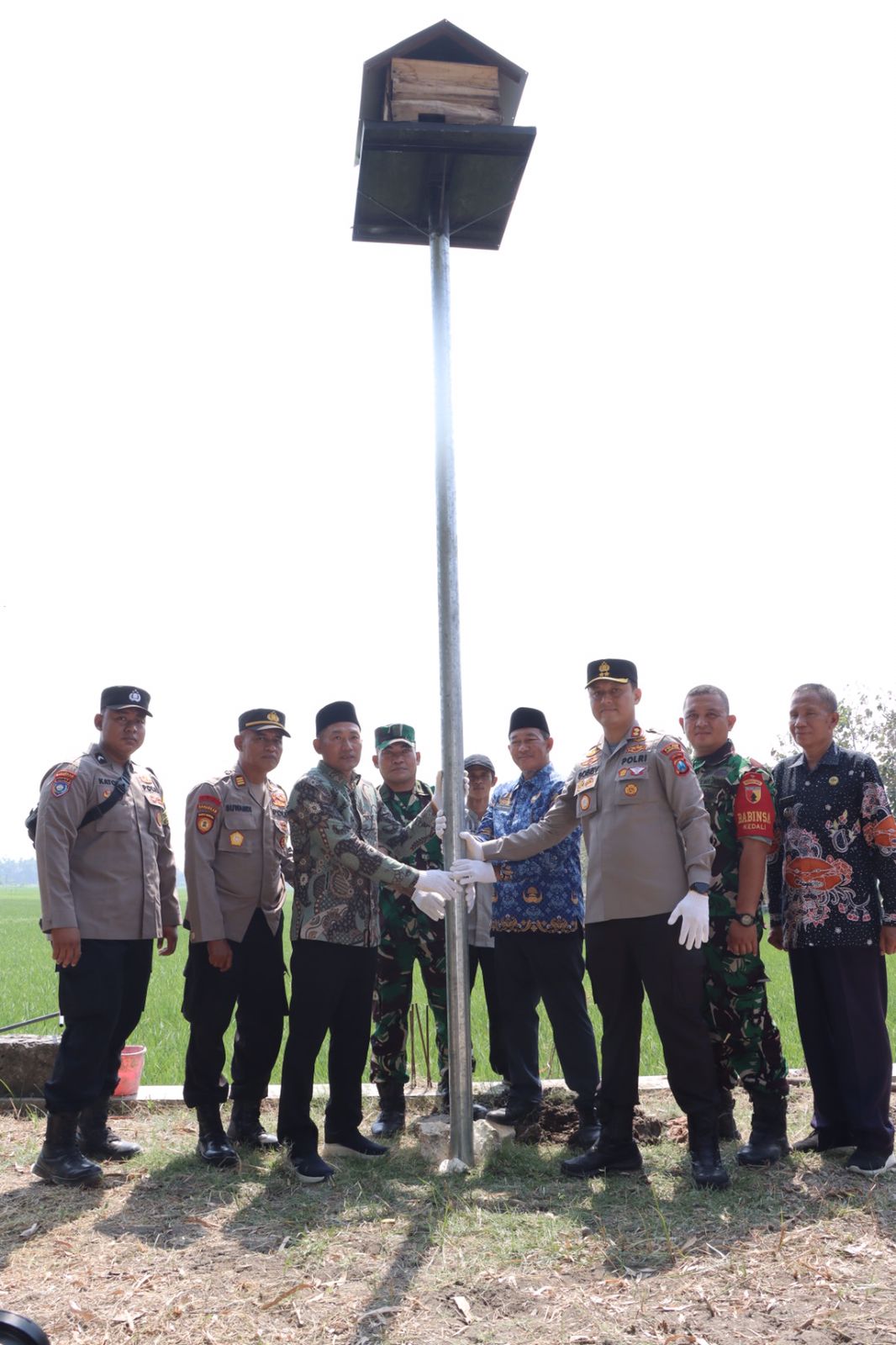 Jumat Curhat, Kapolres Lamongan Gagas Penanggulangan Hama Tikus Tanpa korban Jiwa Beri Bantuan 100 Unit Rubuha