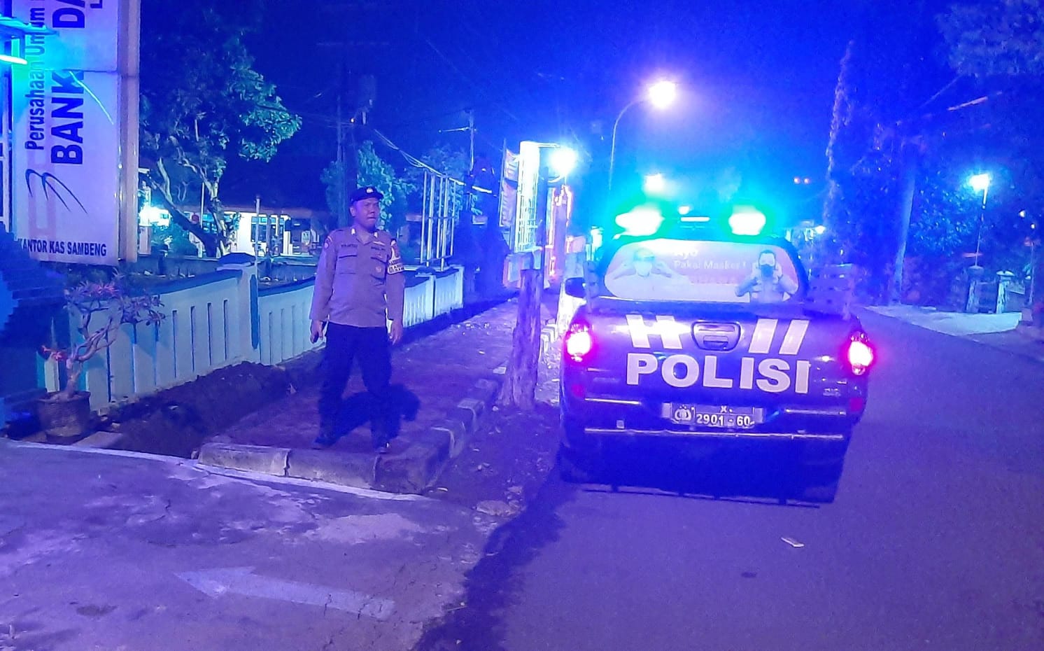 Cegah Tindak Kriminalitas, Anggota Polres Lamongan Laksanakan Patroli Blue Light