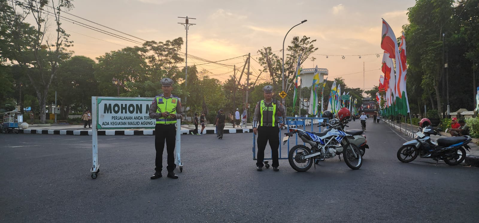 Personel Polres Lamongan Laksanakan Pengamanan Minggu Ceria