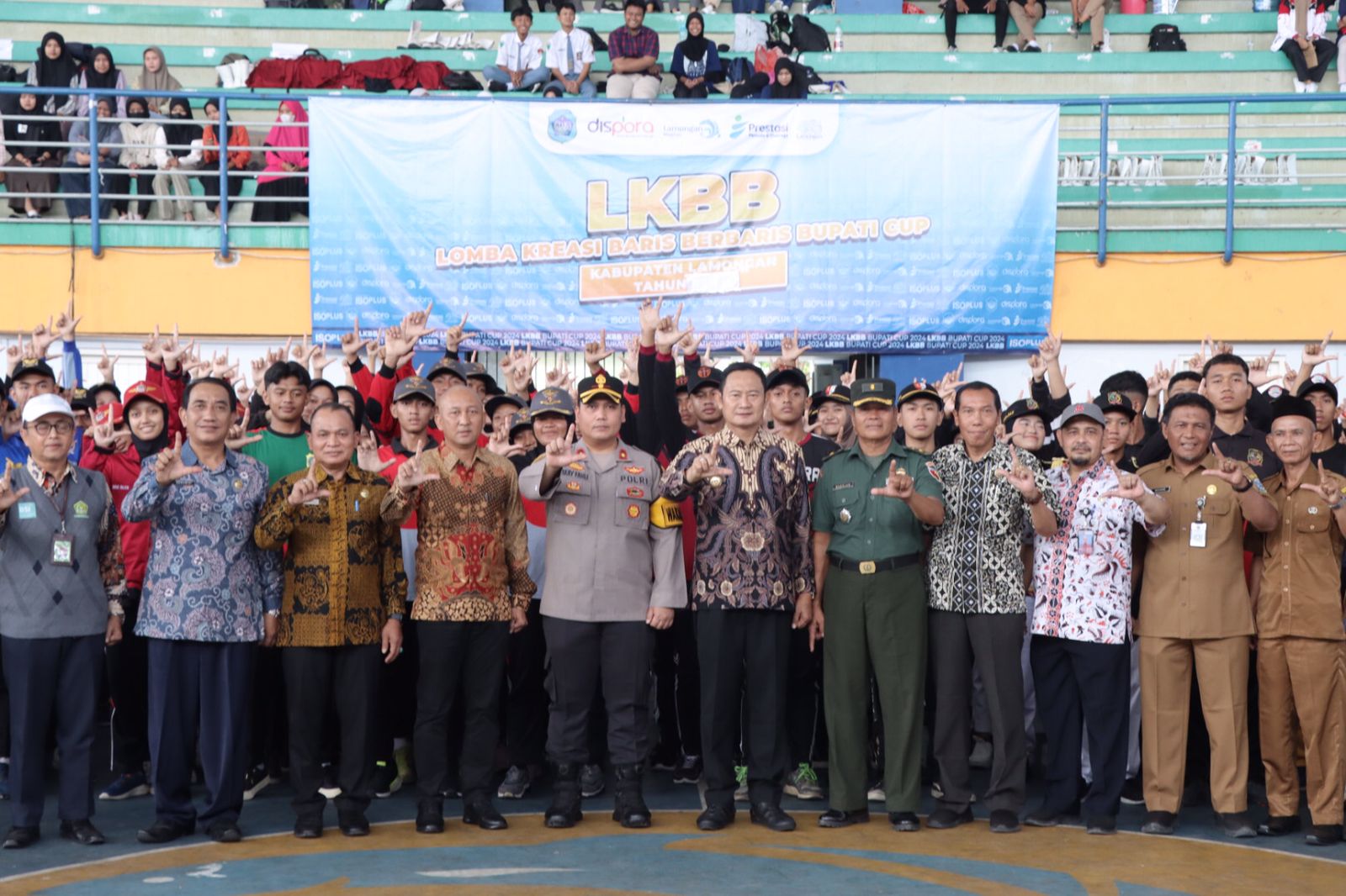 Wakapolres Lamongan Hadiri Pembukaan Lomba Kreasi Baris-Berbaris Bupati Cup Antar SMA/SMK/MA se-Kabupaten Lamongan