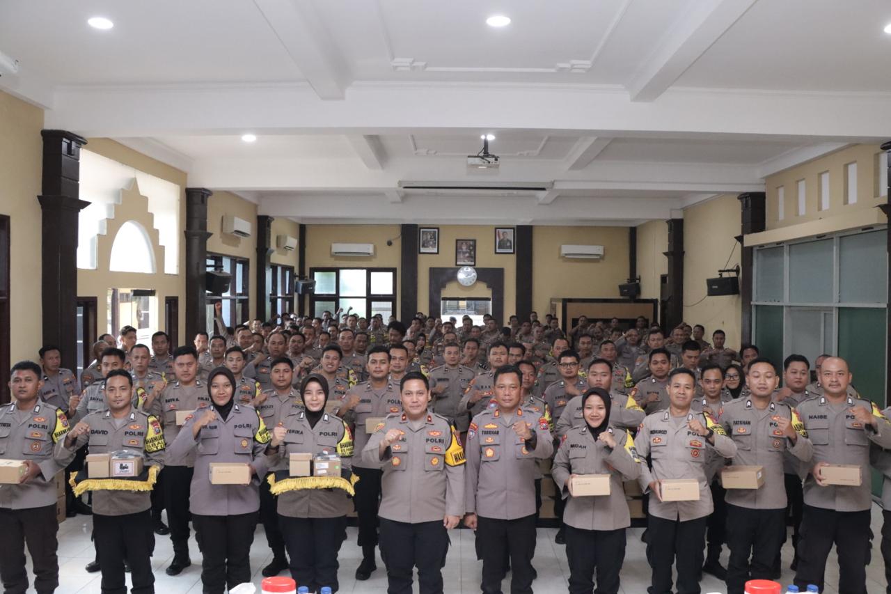 Polres Lamongan Gelar Pendistribusian dan Pelatihan Pengoperasian Siskom Bhabinkamtibmas