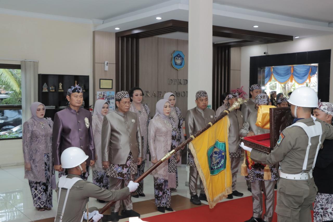 Kapolres Lamongan Hadiri Upacara Pembukaan Selubung Pataka Lambang Daerah dan Kirab Budaya dalam Rangka Hari Jadi Lamongan ke-455