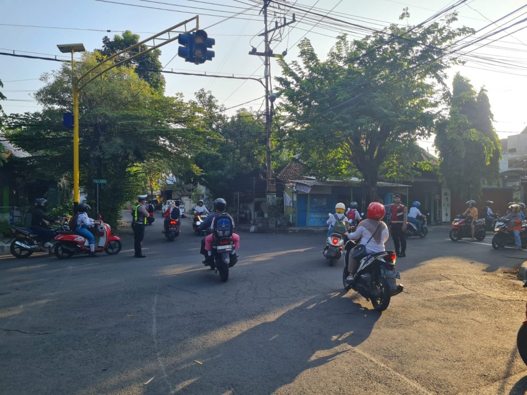 Personel Polres Lamongan Laksanakan Commander Wish Pagi