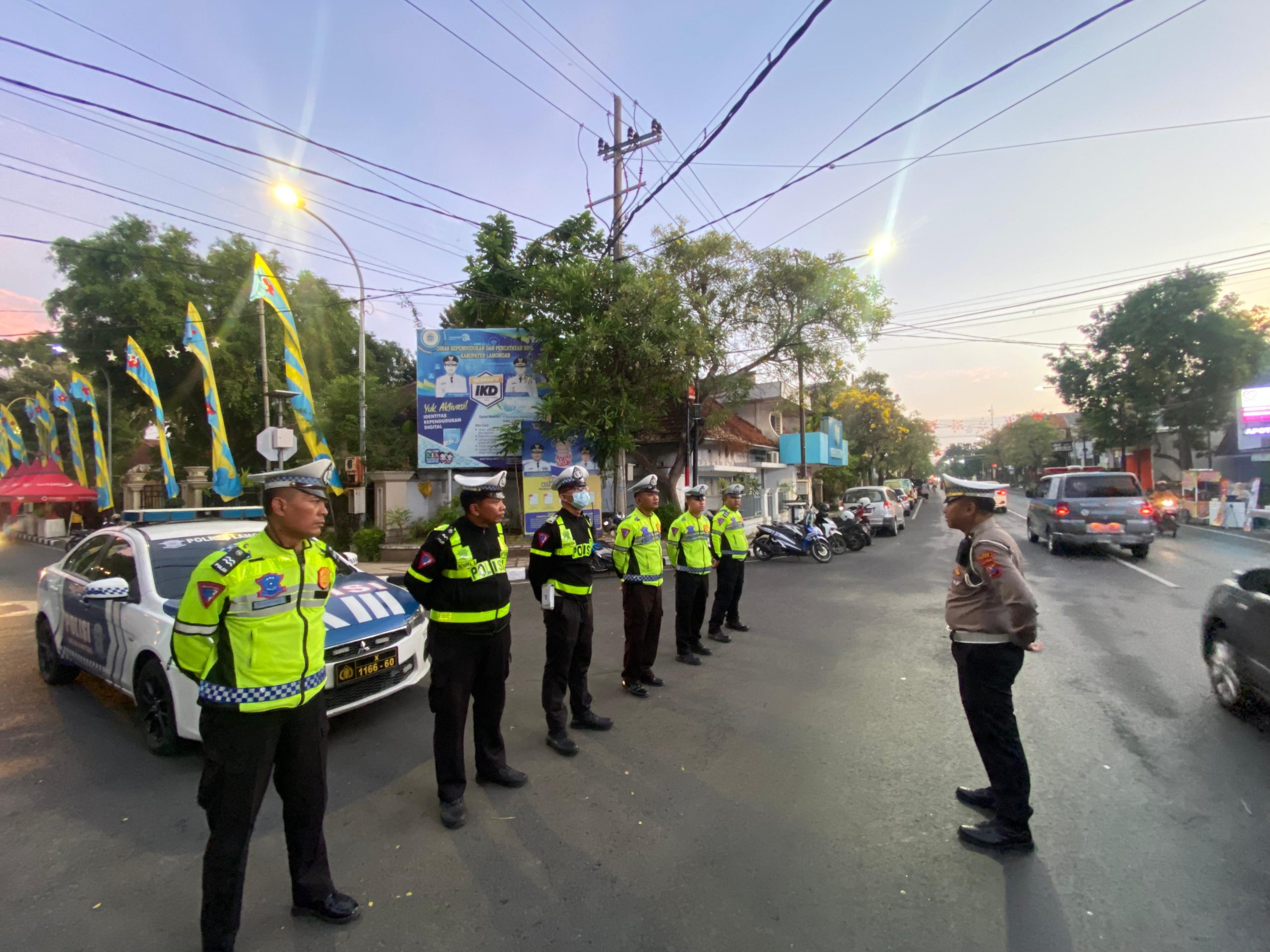 Anggota Polres Lamongan Laksanakan Pengamanan Minggu Ceria