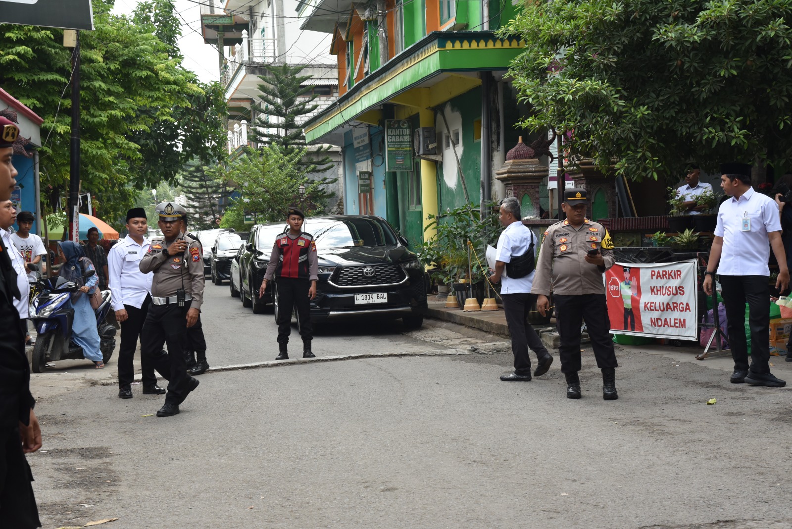 Polres Lamongan Amankan Wisuda Purna Siswa Yayasan Pondok Pesantren Sunan Drajat