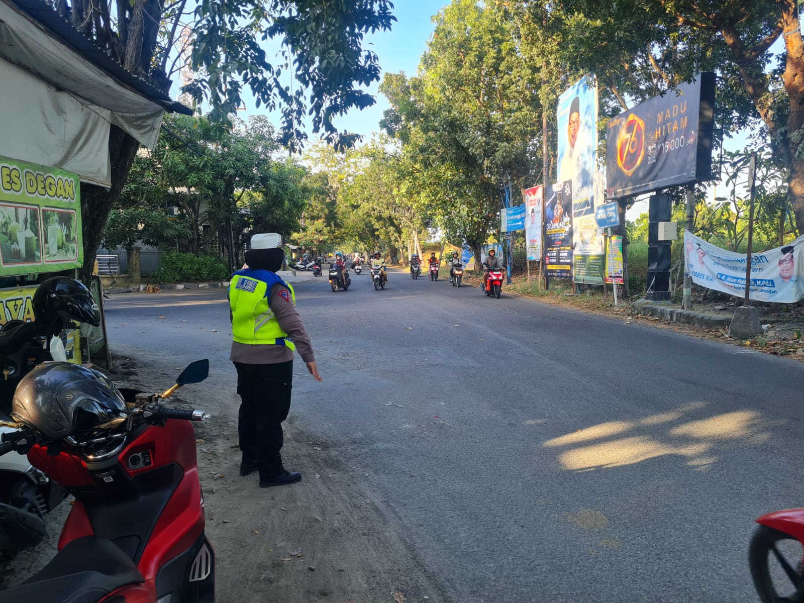 Personel Polres Lamongan Laksanakan Commander Wish Pagi Guna Kelancaran Arus Lalu Lintas