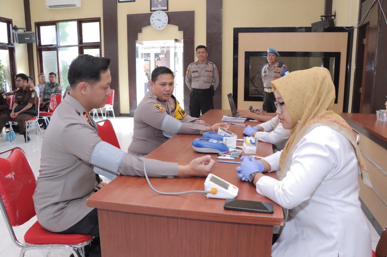 Polres Lamongan Gelar Bakti Kesehatan Donor Darah Dalam Rangka Peringati HUT Bhayangkara ke-78