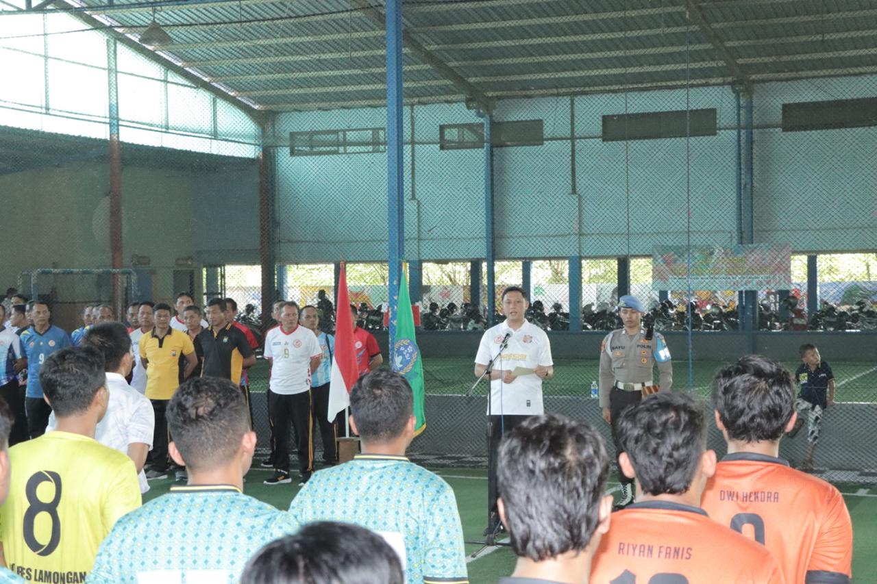 Semarak Hari Bhayangkara ke-78: Kapolres Lamongan Gelar Futsal Bersama Media