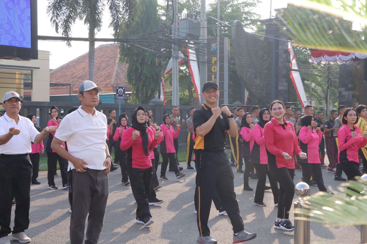 Olahraga Bersama TNI, Polri, dan Forkopimda di Mapolres Lamongan dalam Rangka Hari Bhayangkara Ke-78 Tahun 2024