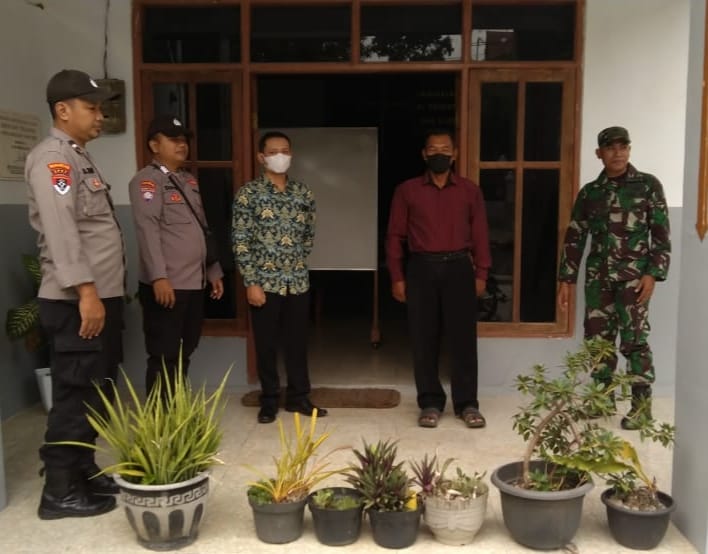 Polsek dan Koramil Sambeng Sinergi Amankan Ibadah di GKIN Tesalonika