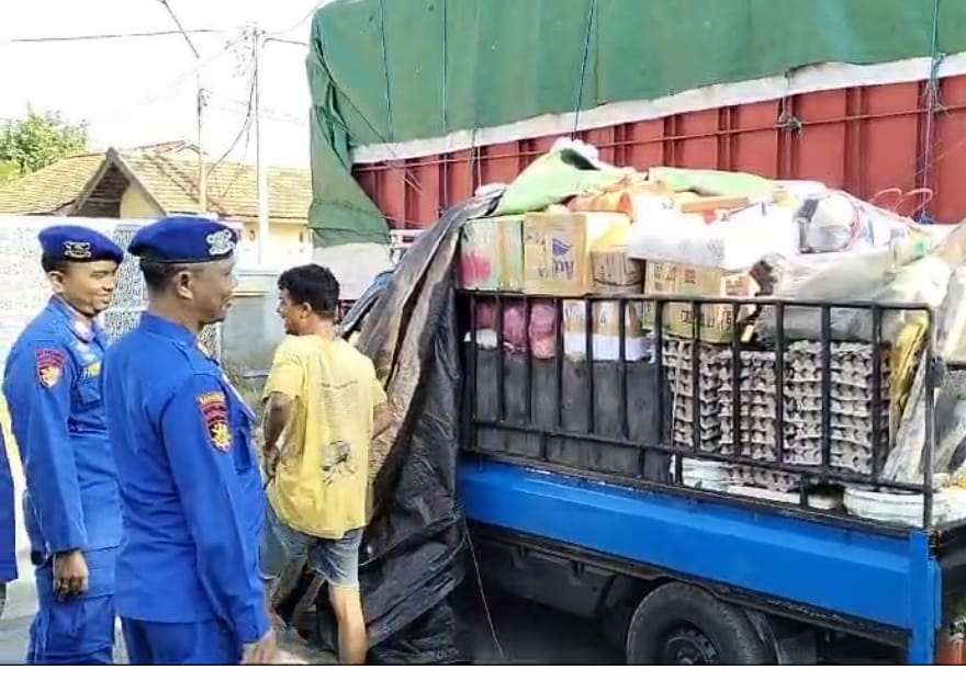 Operasi Sikat Semeru Polisi Periksa Kendaraan dan Barang di Pelabuhan Jangkar Situbondo