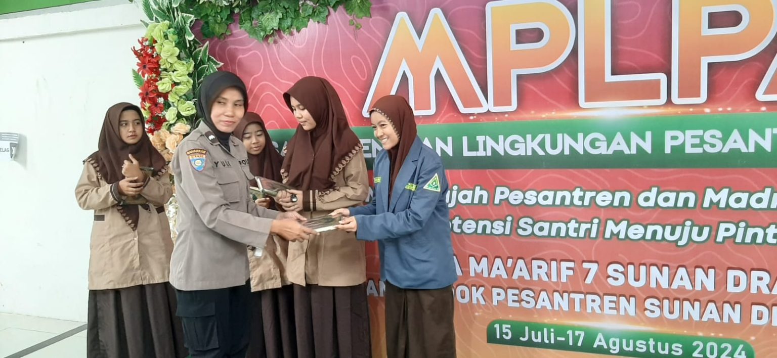 Satbinmas Polres Lamongan Laksanakan BINLUH Pencegahan Bullying dan Kenakalan Remaja di MA ARIF 7 Sunan Drajat