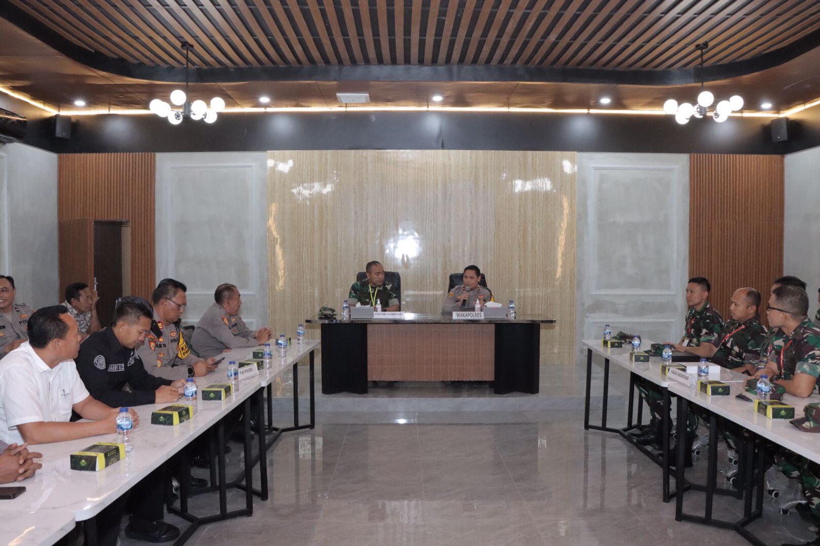 Wakapolres Lamongan Sambut Kunjungan Pasis KKL Dikreg LXIV Seskoad TA 2024 di Polres Lamongan