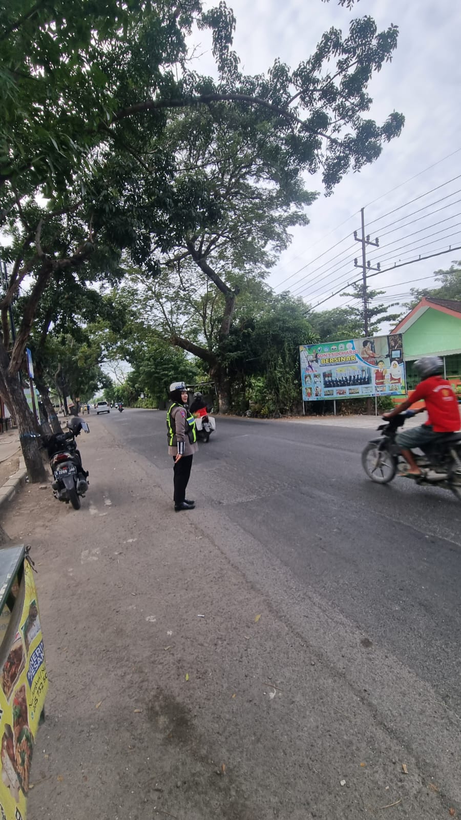 Personel Polres Lamongan Laksanakan Kegiatan Commander Wish Pagi Hari