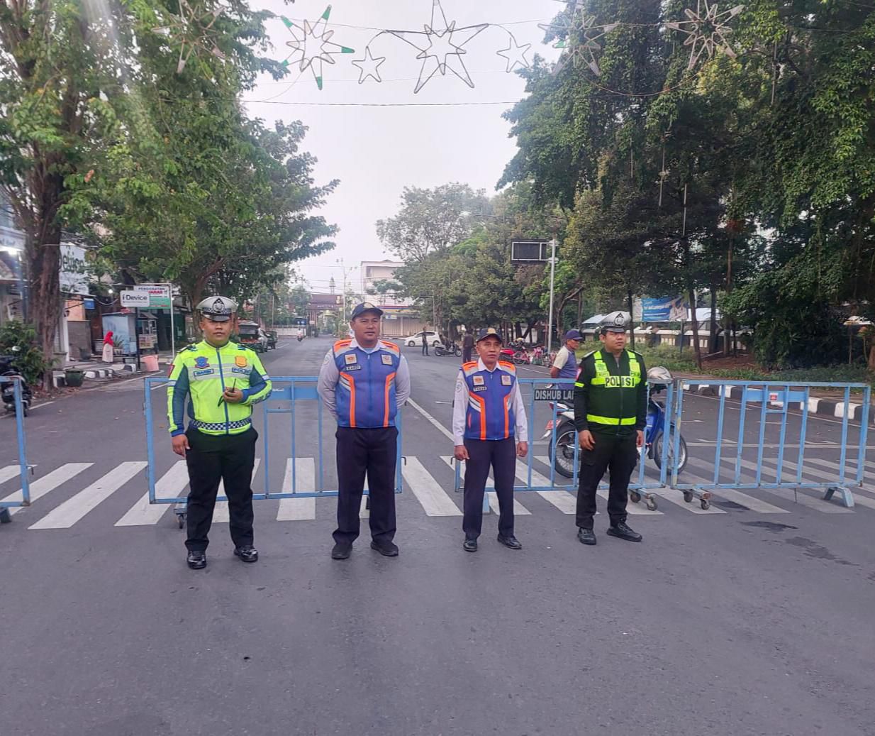 Personel Polres Lamongan Lakukan Pengamanan Minggu Ceria