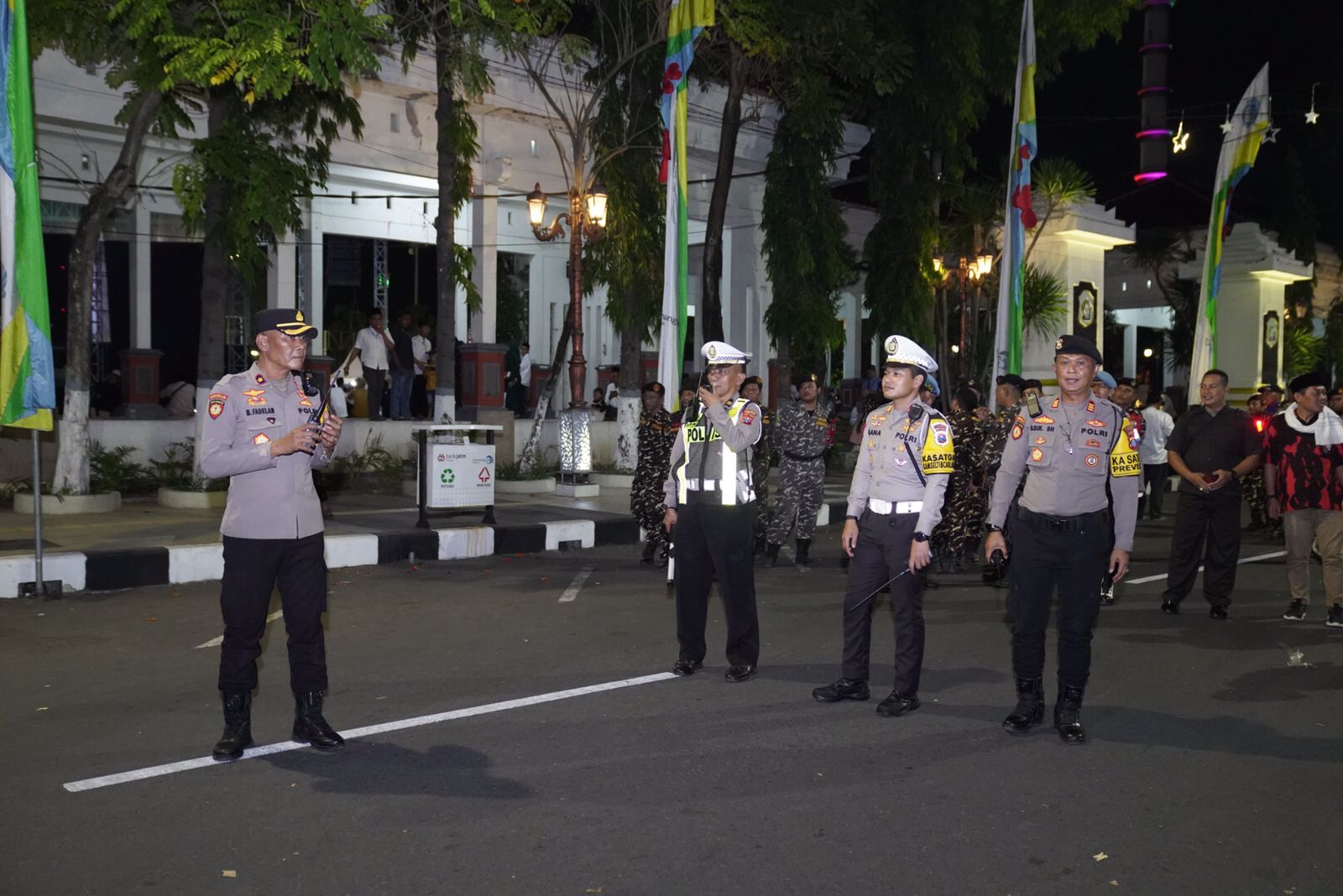 Polres Lamongan Laksanakan Pengamanan Kegiatan Ngaji Bareng Gus Iqdam Peringati 1 Muharram 1446 H