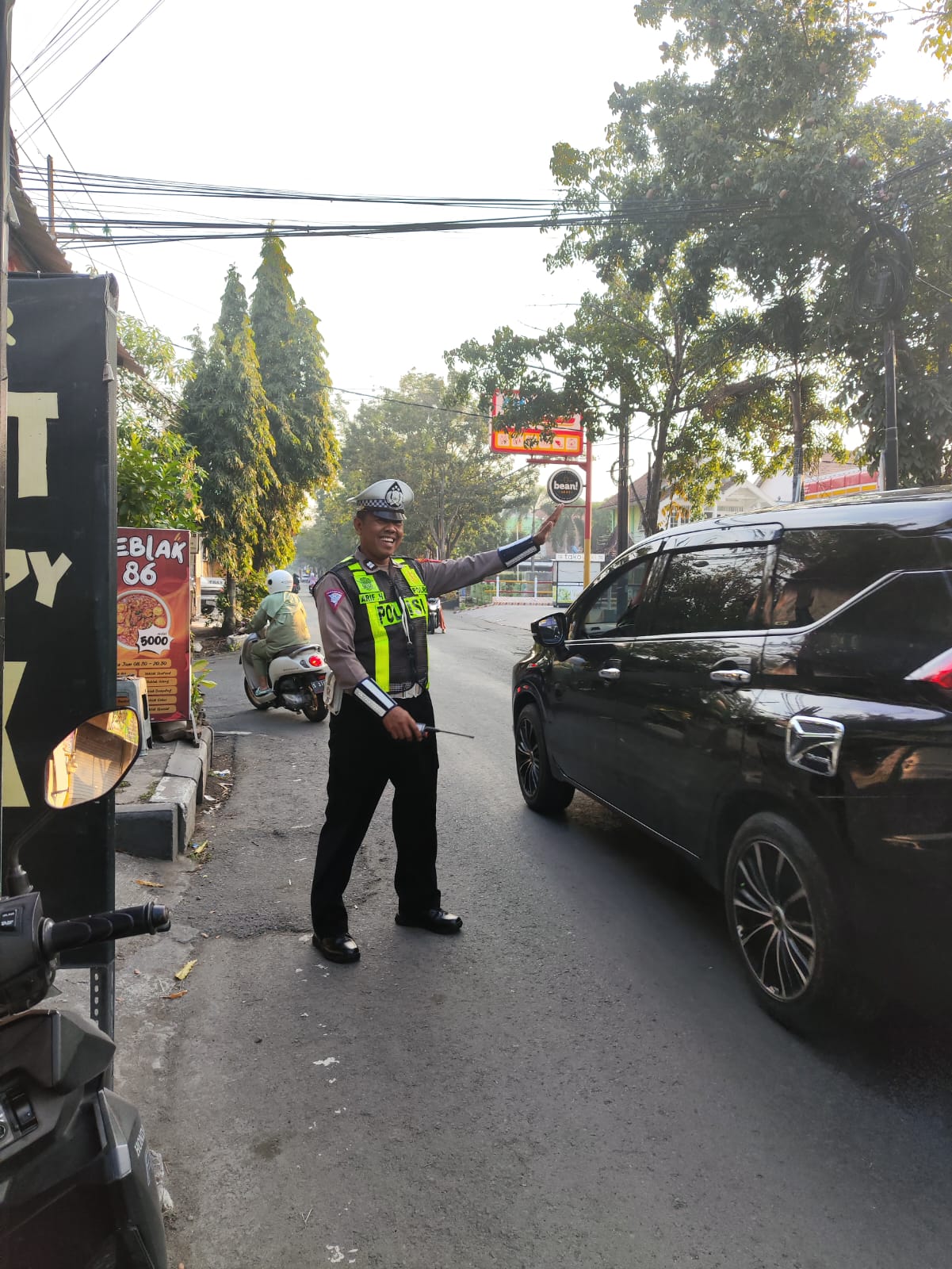 Anggota Polres Lamongan Laksanakan Commander Wish Agar Arus Lalu Lintas Lancar