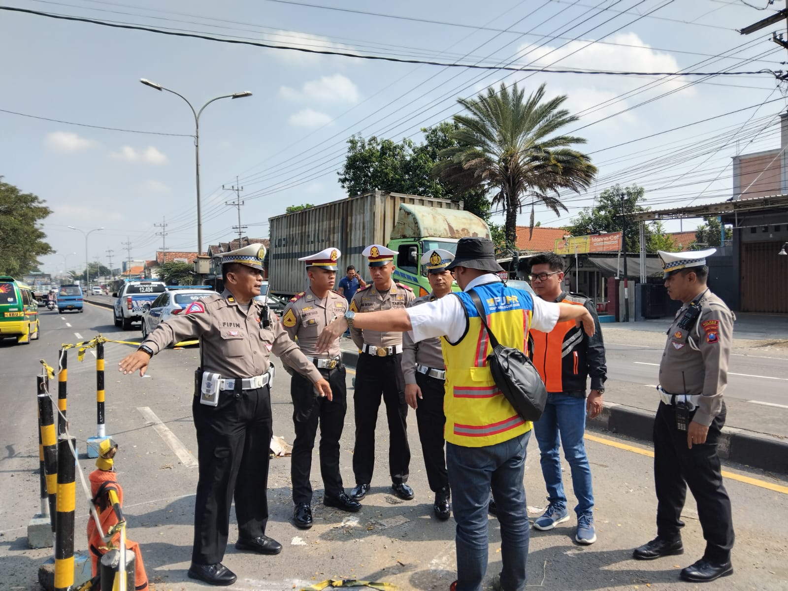 Polres Lamongan Lakukan Penyekatan Dalam Rangka Pengamanan Kegiatan Pengesahan