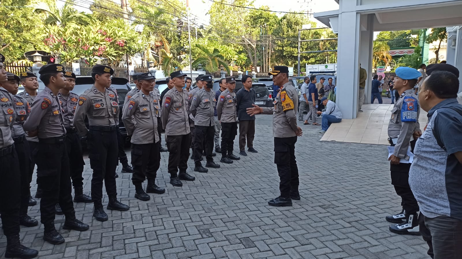 Polres Lamongan Amankan Aksi Damai Penyampaian Pendapat Dimuka Umum Terkait Kasus Korupsi oleh FORLAK
