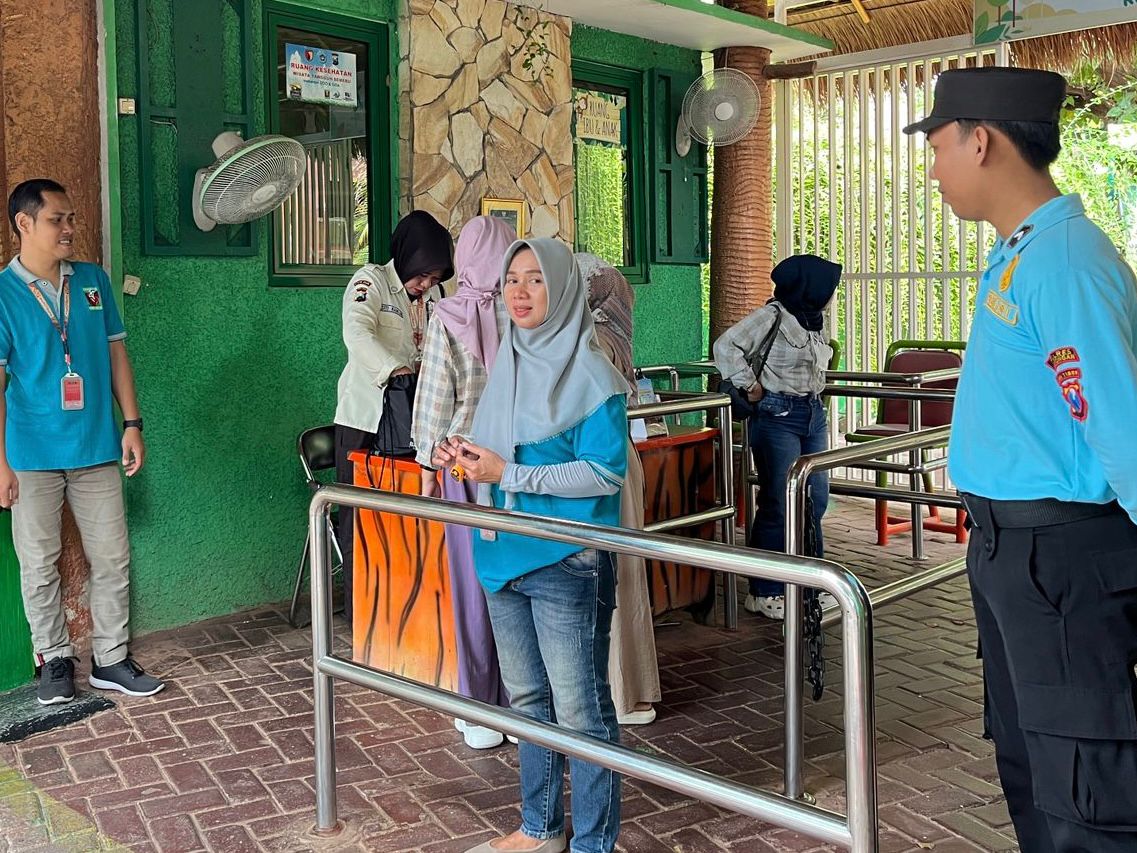 Personel Polres Lamongan Patroli Di Tempat Wisata Guna Antisipasi Guantibmas