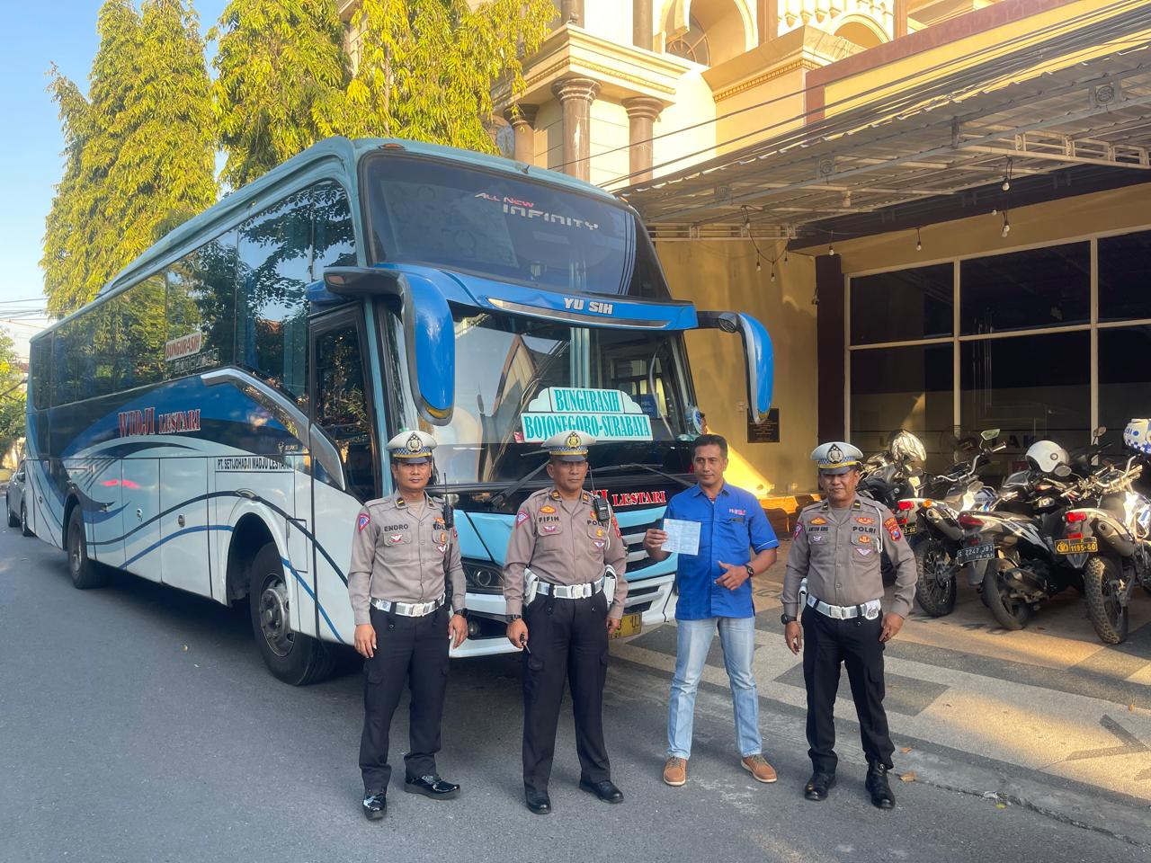 Satlantas Polres Lamongan Tindak Tegas Sopir Bus Lawan Arus Yang Viral Di Medsos