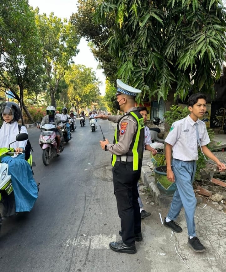 Polres Lamongan Laksanakan Commander Wish Pengaturan Lalu Lintas Fokuskan Anak Sekolah