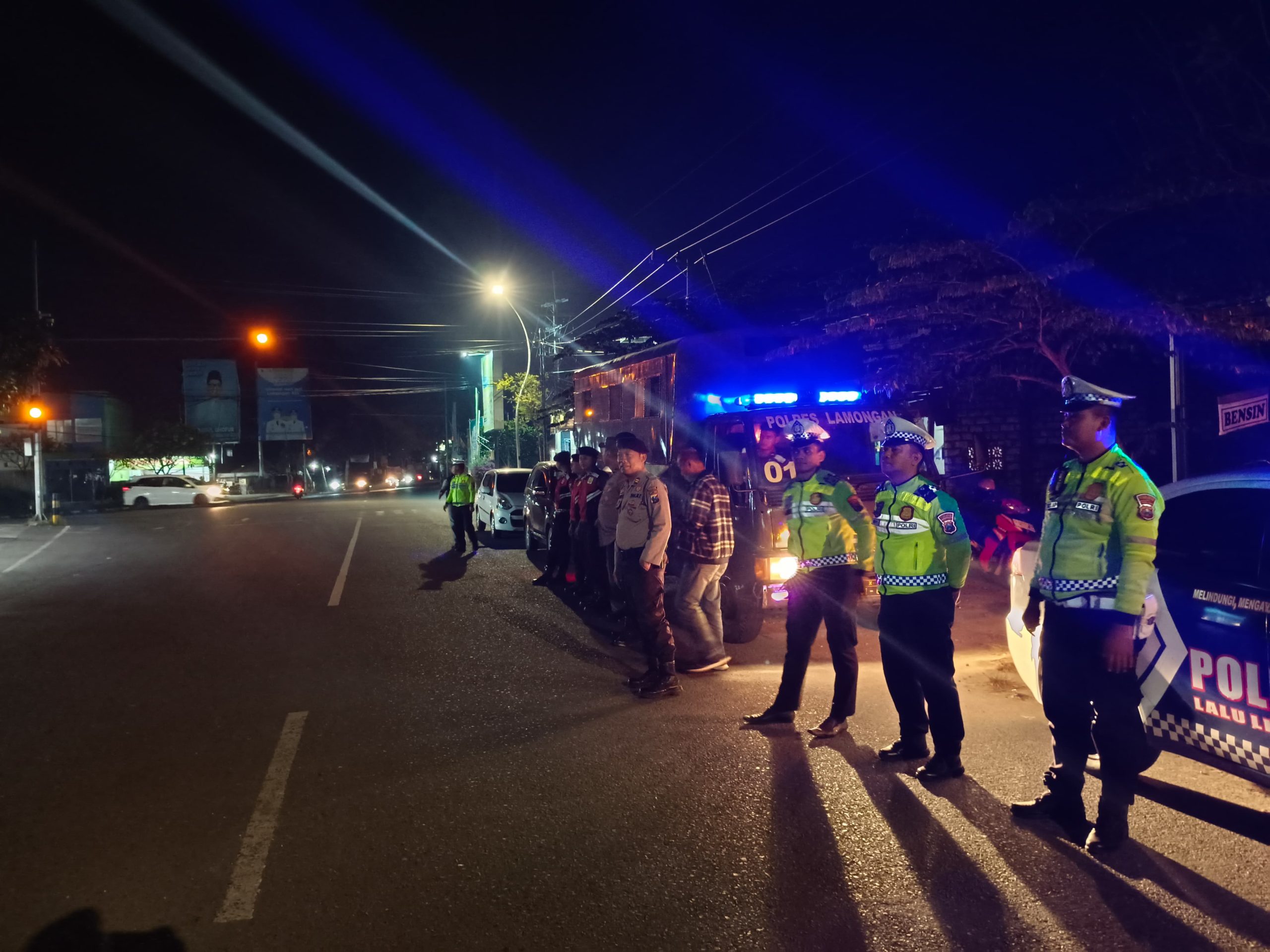 Personel Polres Lamongan Ciptakan Kondusifitas Wilayah Dengan Patroli Harkamtibmas